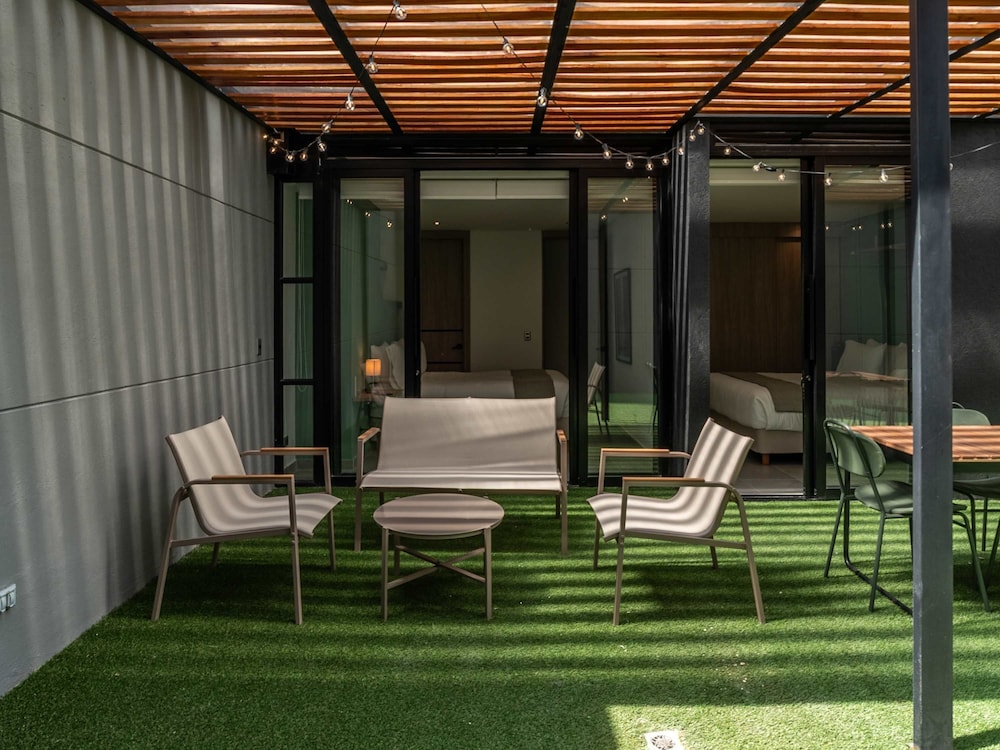 w Spacious 3BR w Outdoor Dining Terrace in Laureles