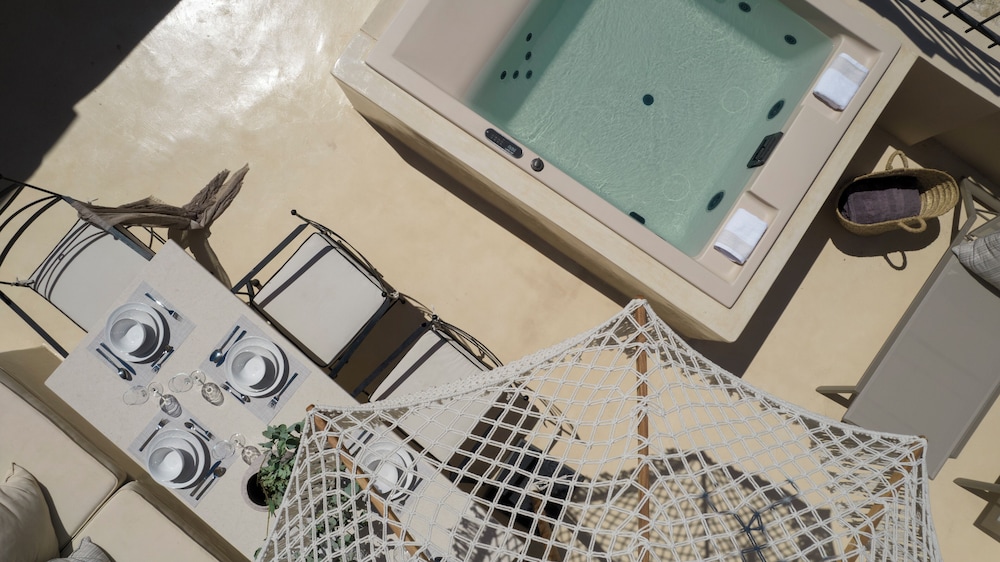 OIA Unique Homes by K&K