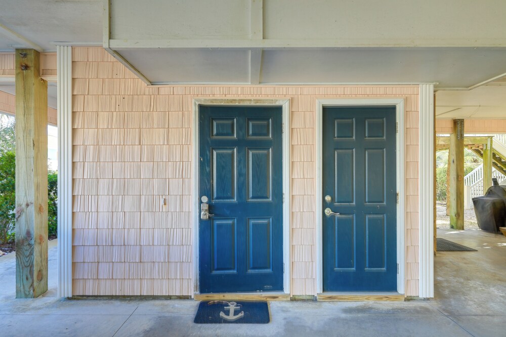 2 Blocks to Shore: Atlantic Beach Home w/ Views!