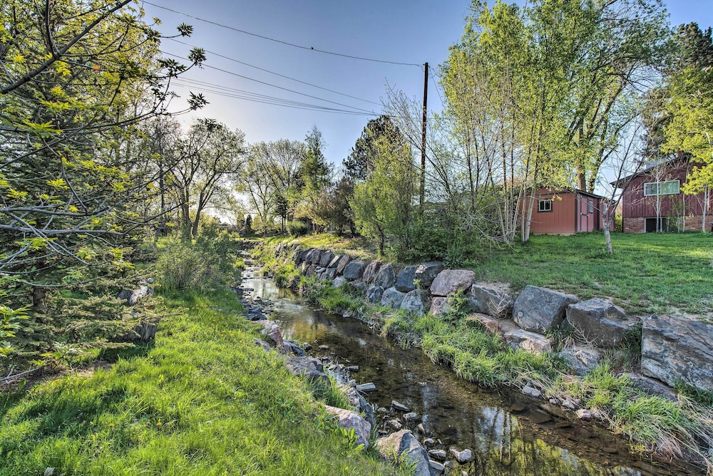 Modern Creekside Home: 9 Mi to Downtown Denver - Property Image 8