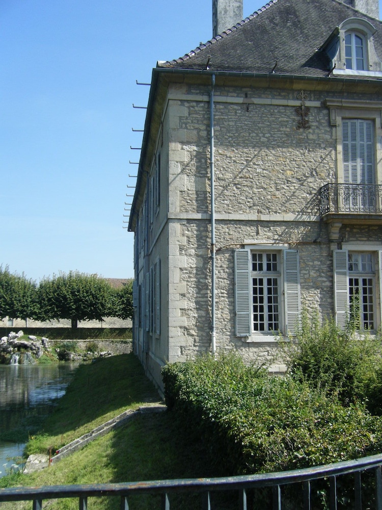 Château De Serrigny