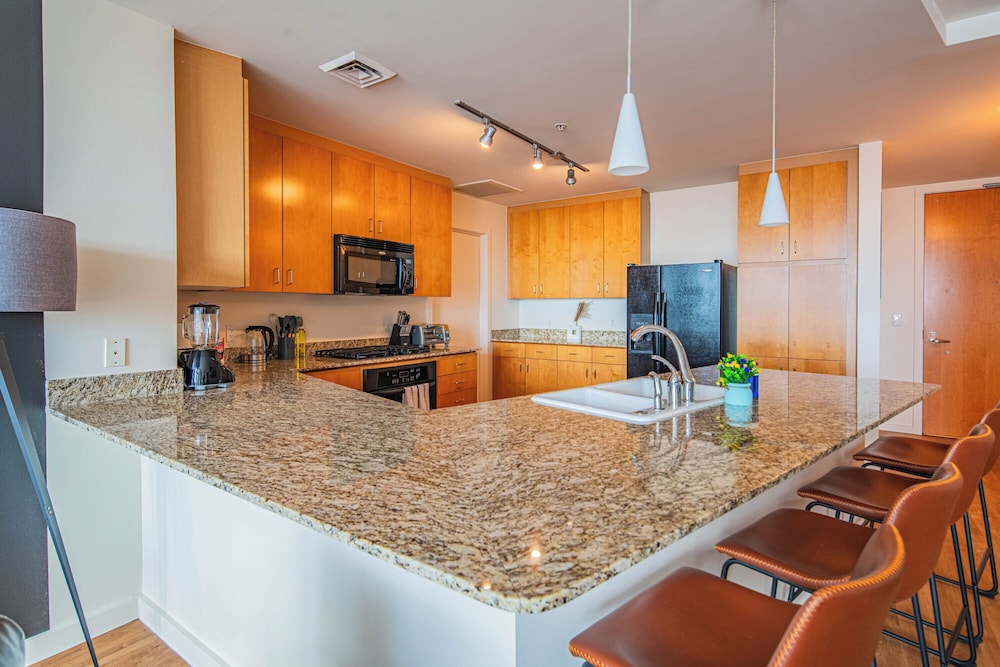 ROVE LIVING/KL - 44 Monroe