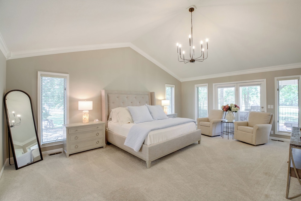 Golf Course View: Elegant Hot Springs Village Home
