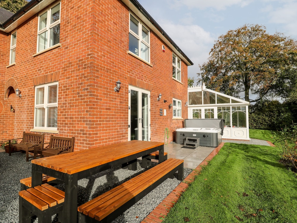 Routhorpe House