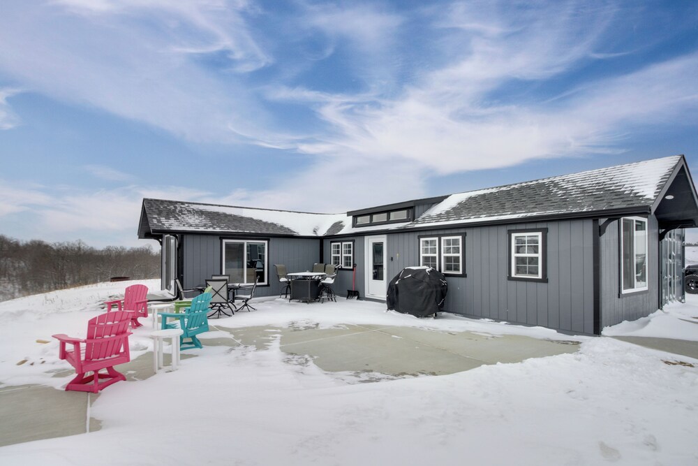 Pet-friendly Cabin w/ Lake Access & Patio in Dent