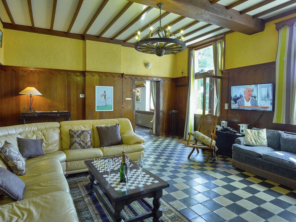 Spacious Holiday Home With Private Garden view 2