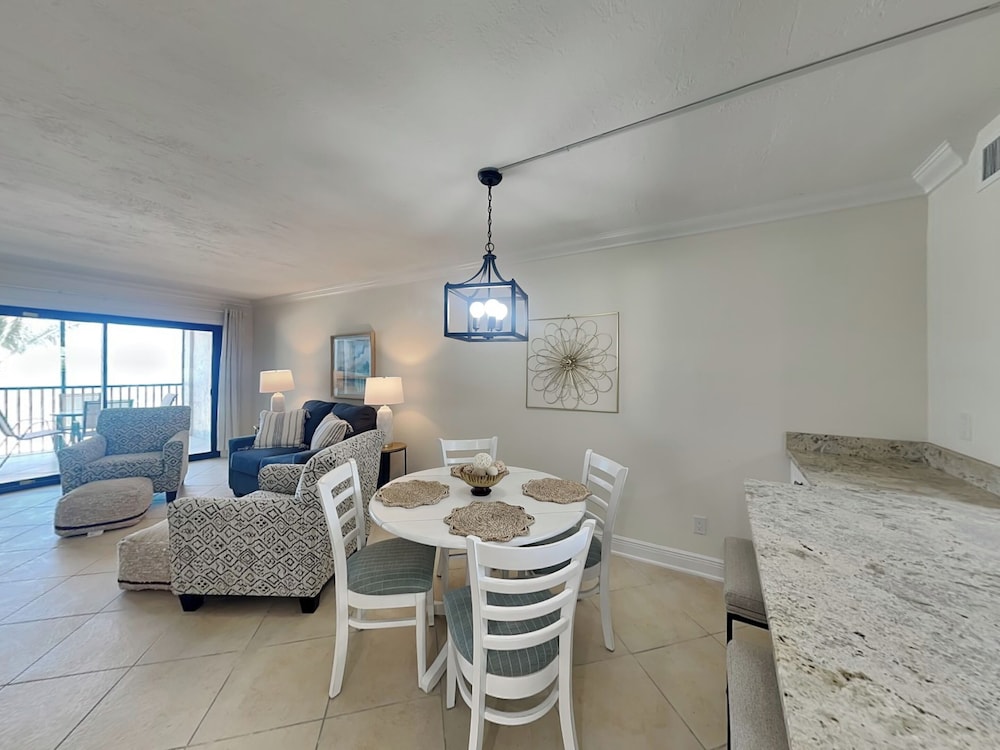 Seaside 2 by Distinctive Beach Rentals
