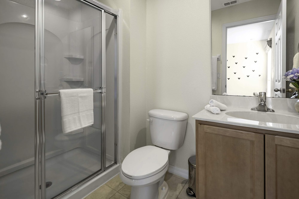 10 Min to Disney Cozy Townhome Jacuzzi