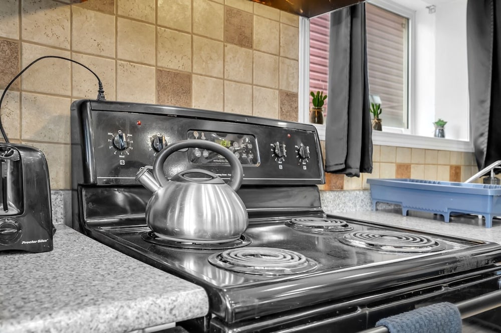 52-3 Bed Suite on Lake Central A C By Airport