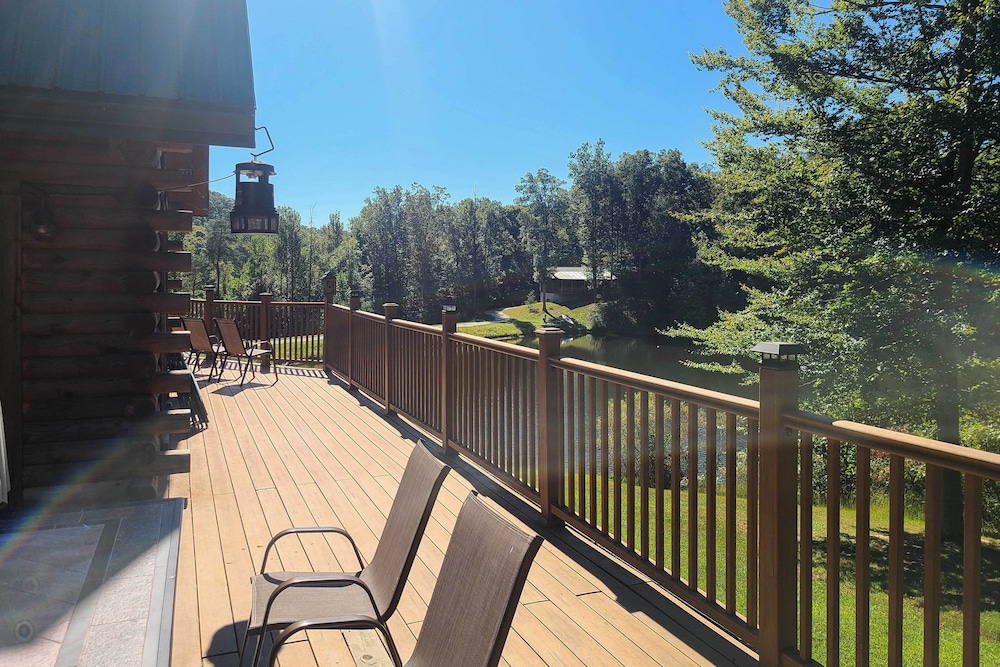 Underwood Home w/ 40 Acres: Fire Pit, Private Lake view 3