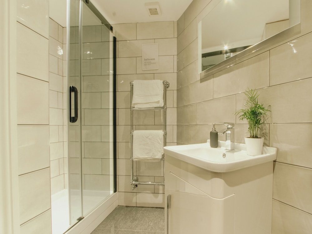 Luxe Living in Sheffield City by Avo Apartment