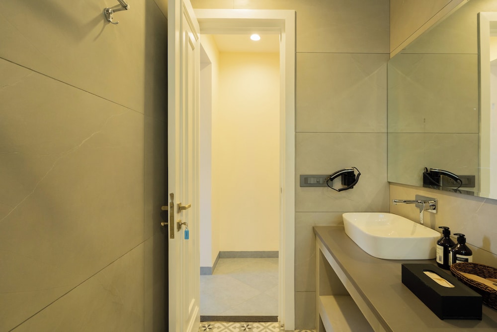 ELIVAAS Laguna Camellia | Luxe 4 BHK Villa Near Popular Beaches with Private Pool