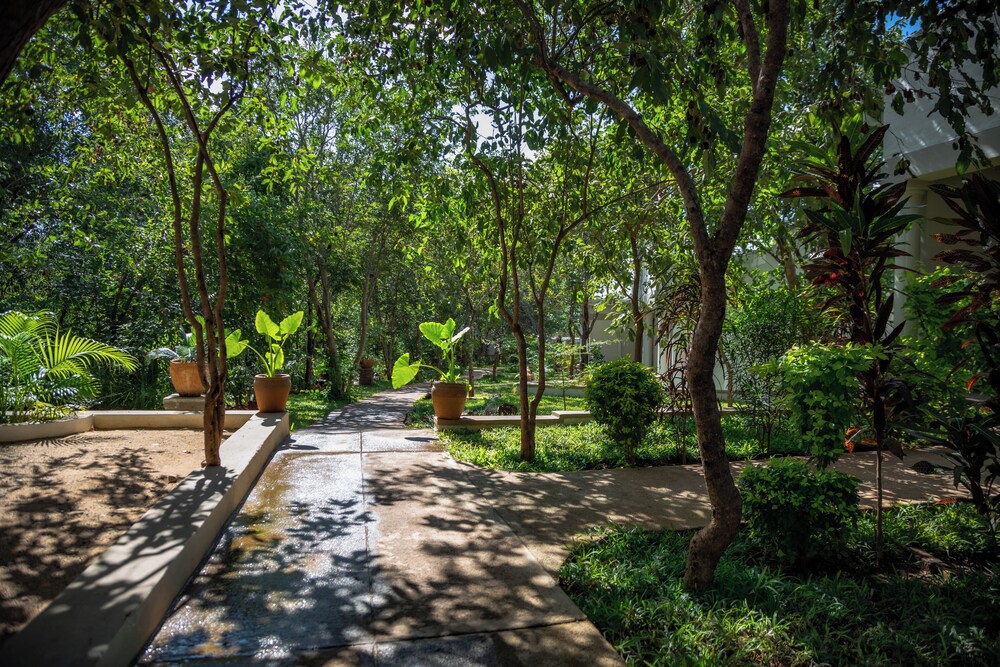 Kasambabezi Lodge