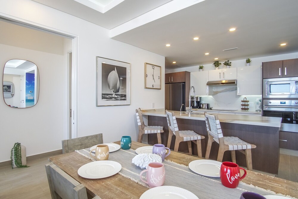 Gorgeous 2 Bedroom Condominium
