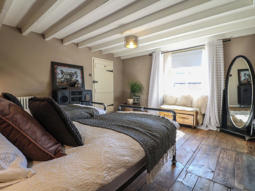 Coupling Cottage