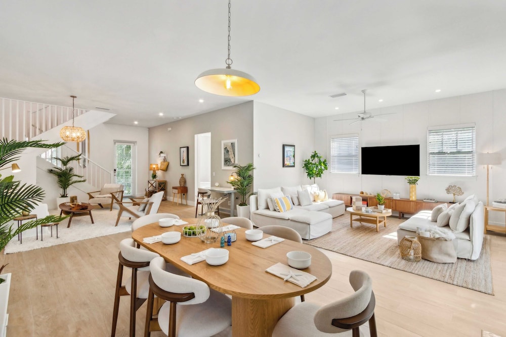 Serenity at Surfside by Avantstay Pool, Porches, Fire Pit & Arcade Near Vilano Beach