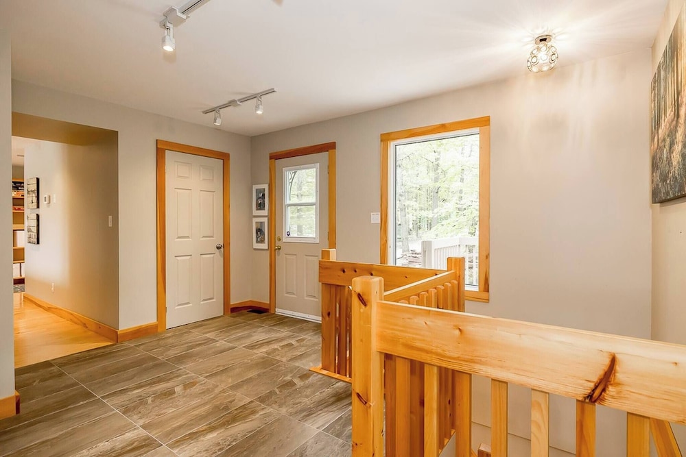 Muskoka Lakeshore Cottage Bliss