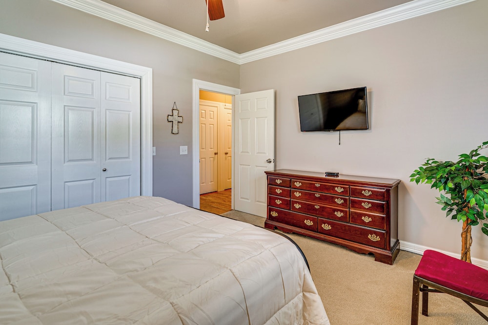 Private Pier, Porch! Quiet Lake Livingston Retreat