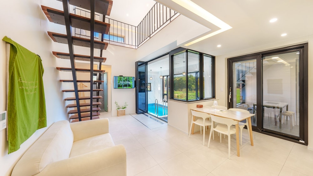 Gangneung Staydasiolgae Poolvillapension