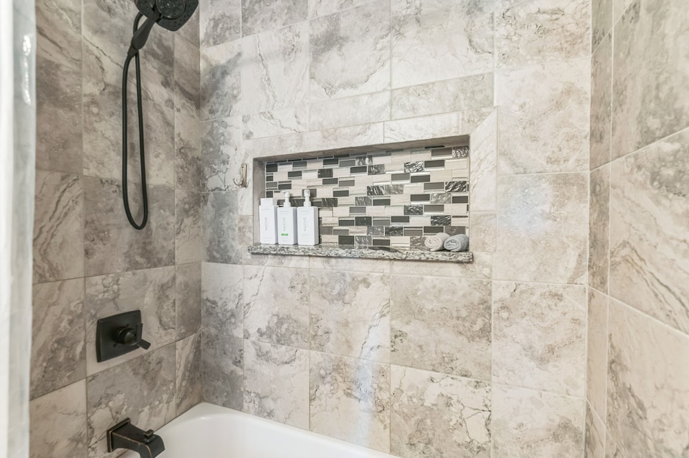 Modern Retreat With Private Pool & Yard 3 Bedroom Home