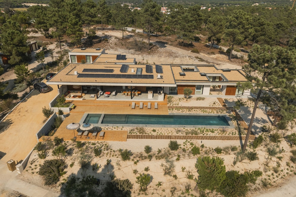 CL M Villa Retreat by Cadenzalux