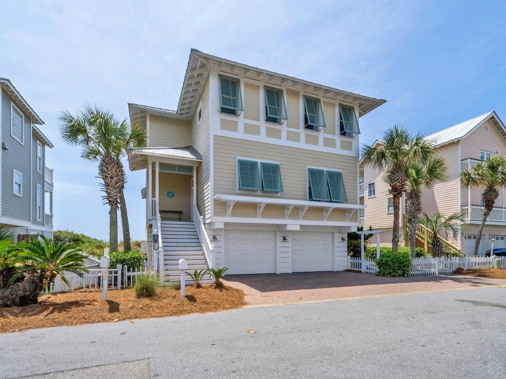 4BR Beachfront Home With Hot tub & Private Beach Access!