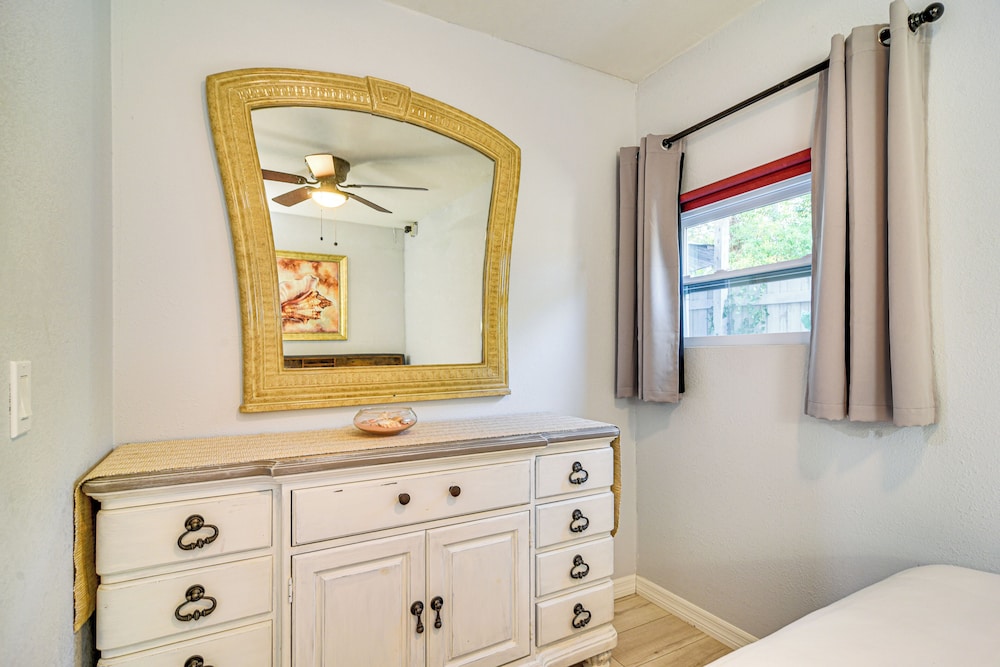 1 Mi to Downtown: Clearwater Apt w/ Private Patio!