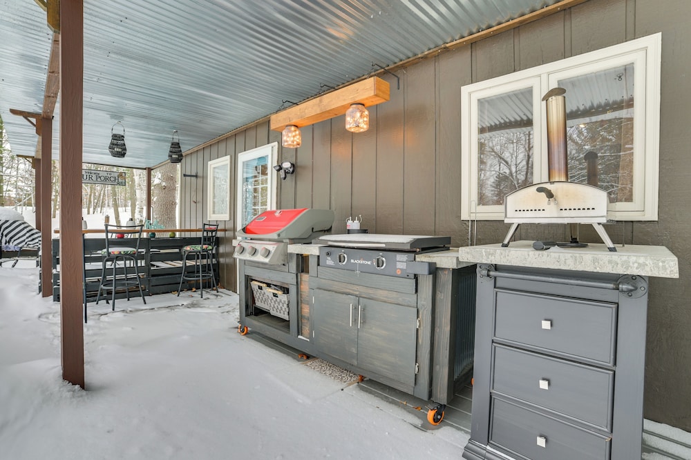 Private Hot Tub & Deck: Gaylord Family Home!
