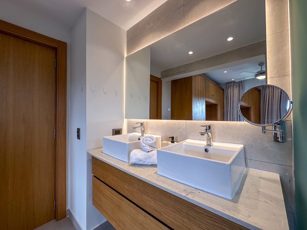 Fantastic new Golf View Apartment