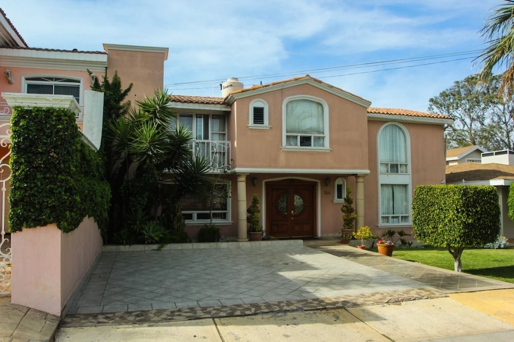 Ensenada Vacations - La Casa Rosa - Property Image 1