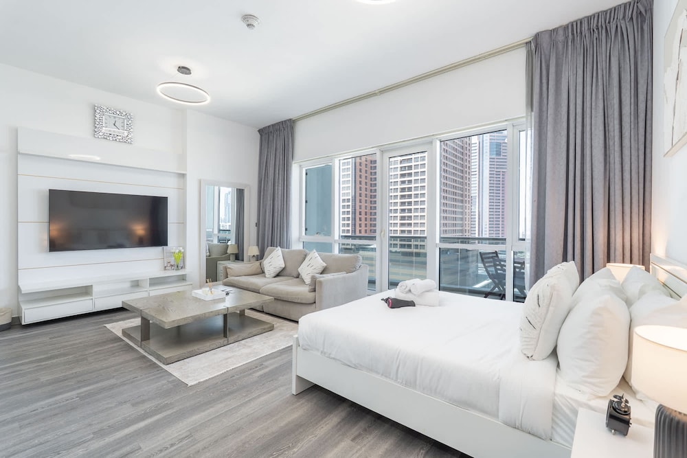 Stylish Studio Apartment in Tecom s Prime Location