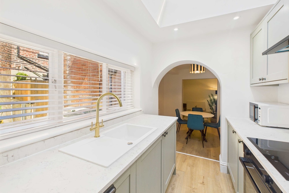 Host Stay Holmwood