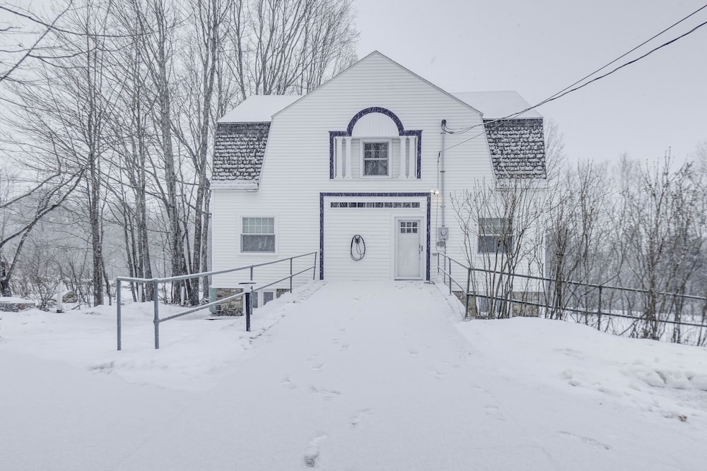 Cozy Wolfeboro Home w/ Private Deck: 1 Mi to Lake! view 5