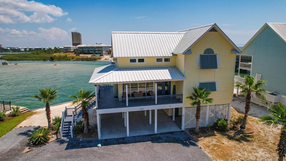 The Pelican 4 Bedroom Home by RedAwning