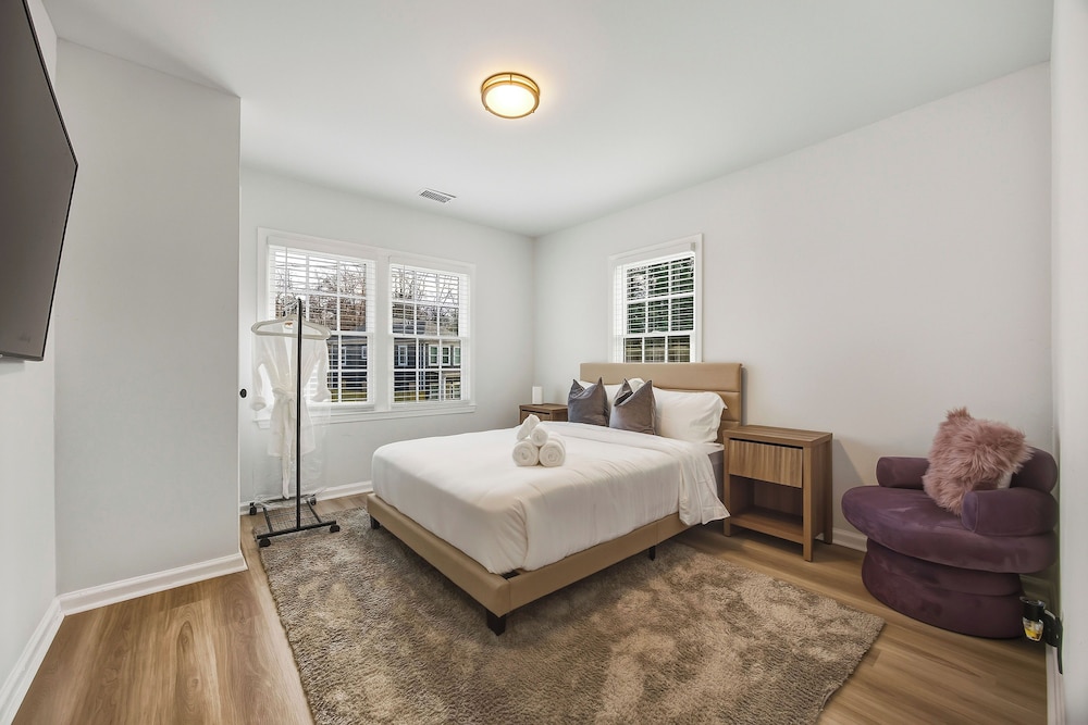 Modern Newly Renovated 3-bedroom in Historic West End