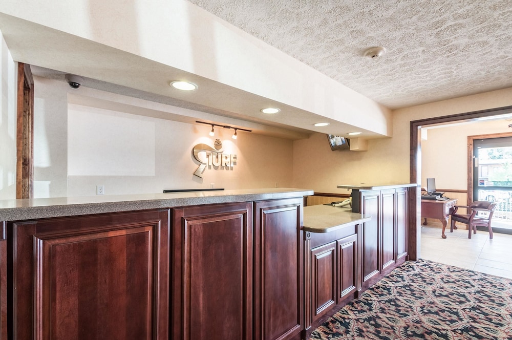 Rodeway Inn & Suites Charles Town