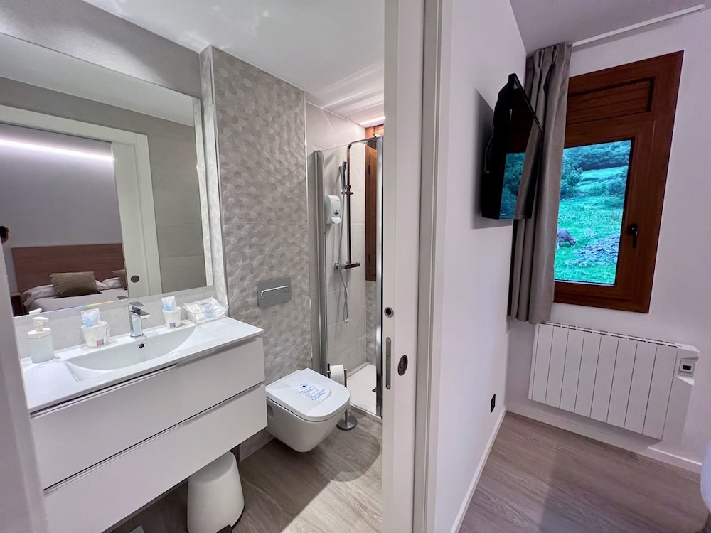 Comfortable Superior Three Bedroom Apartment With Mountain Views