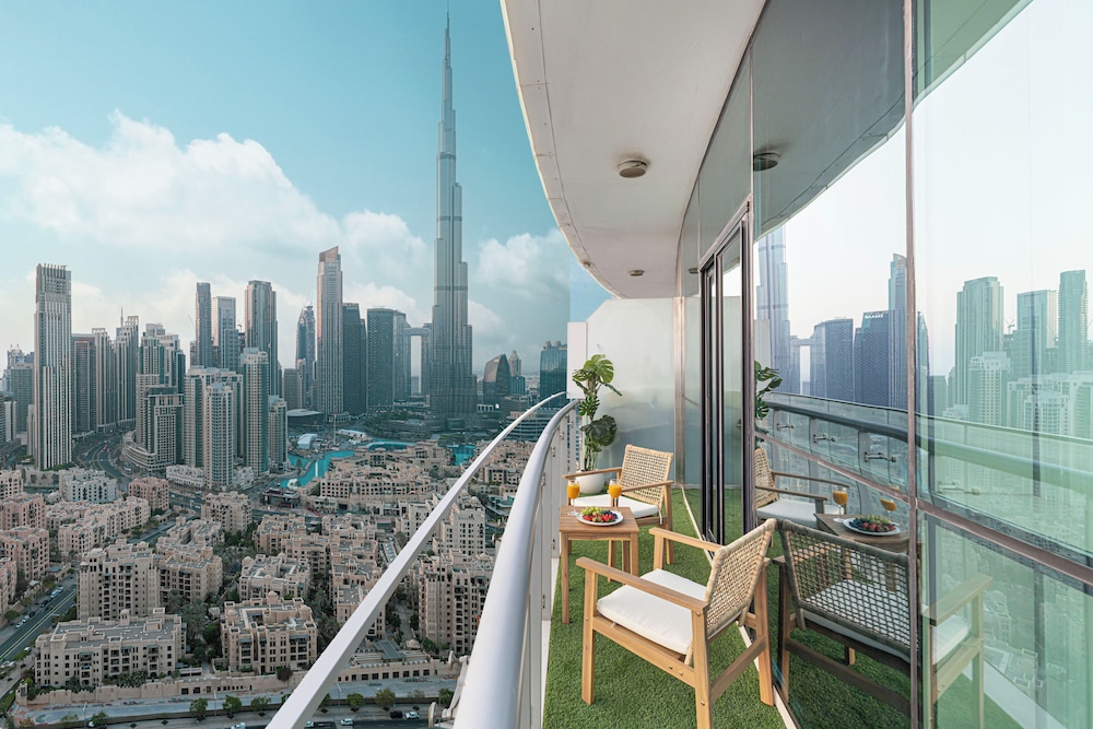 DAMAC Suites by Hostiva – Burj & Fountain