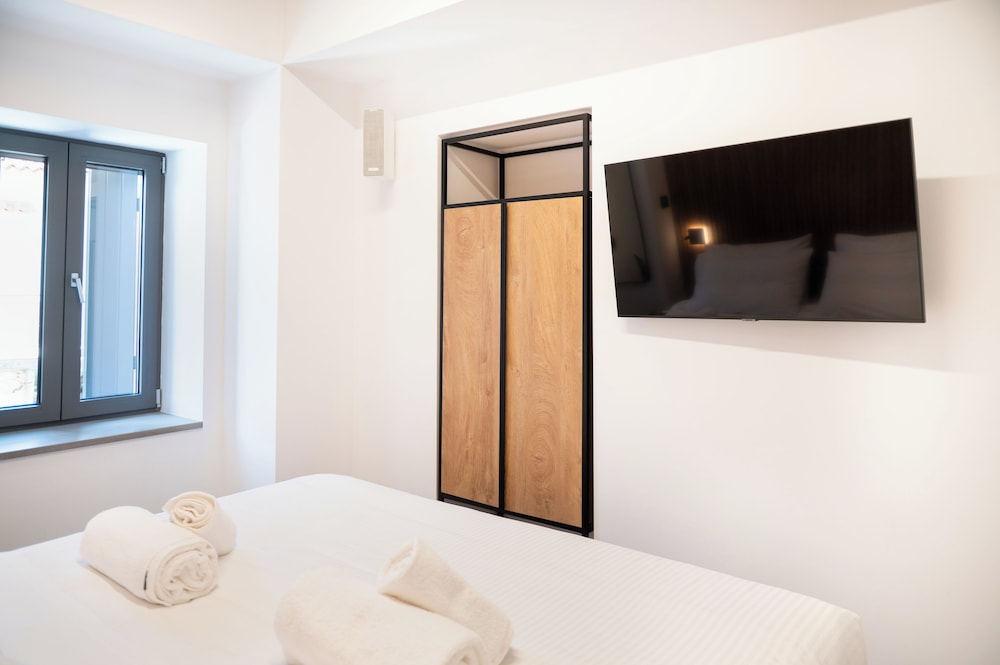 Cardamilia Suites