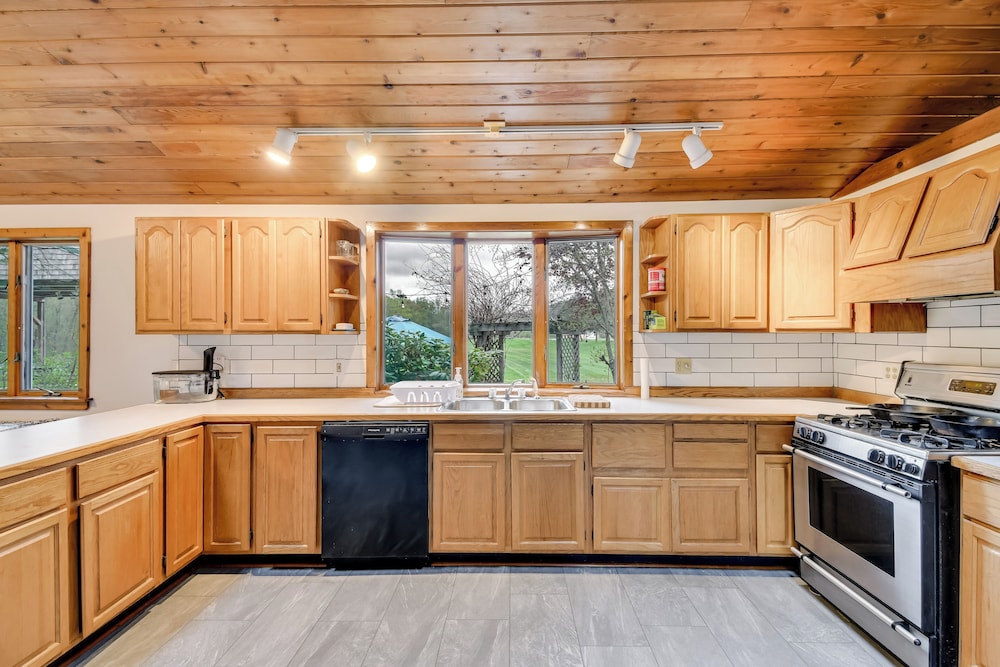 Fishing Pond & Spacious Yard: Quiet Home in Sodus!