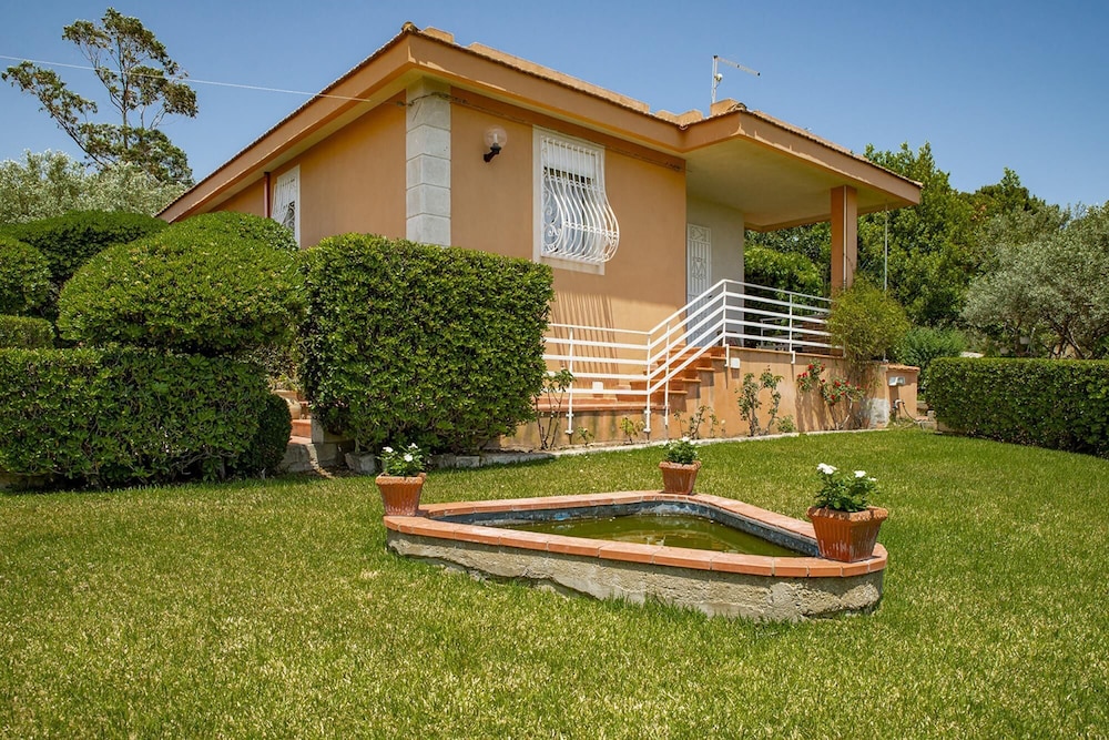 Villa Il Carrubo con Piscina view 4