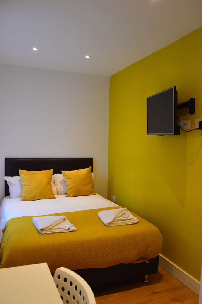 Leicester Vacations - The Bell Gate House - Property Image 1