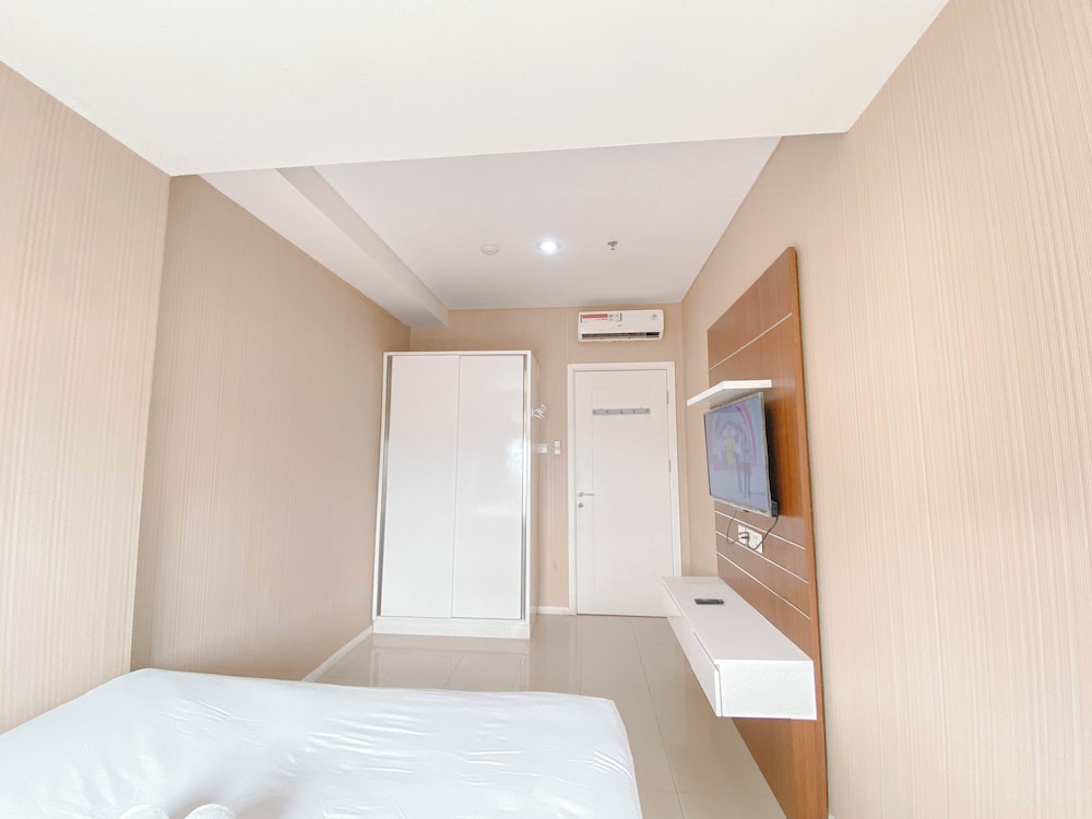 Modern 2Br Apartment Without Living Room At Parahyangan Residence