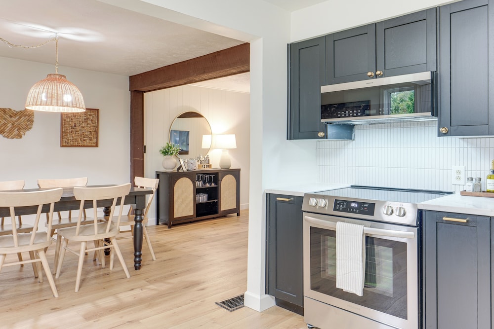 < 1 Mi to Lake Erie: Home w/ Hot Tub & Game Room!