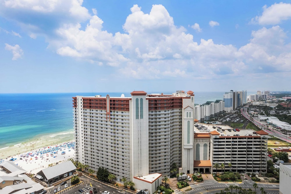 Relax at Panama City Beach Balcony, Parking, Walk to Dining
