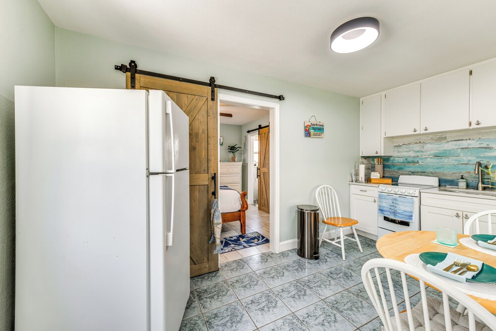 1 Mi to Upham Beach Park: Cozy St Pete Beach Apt!