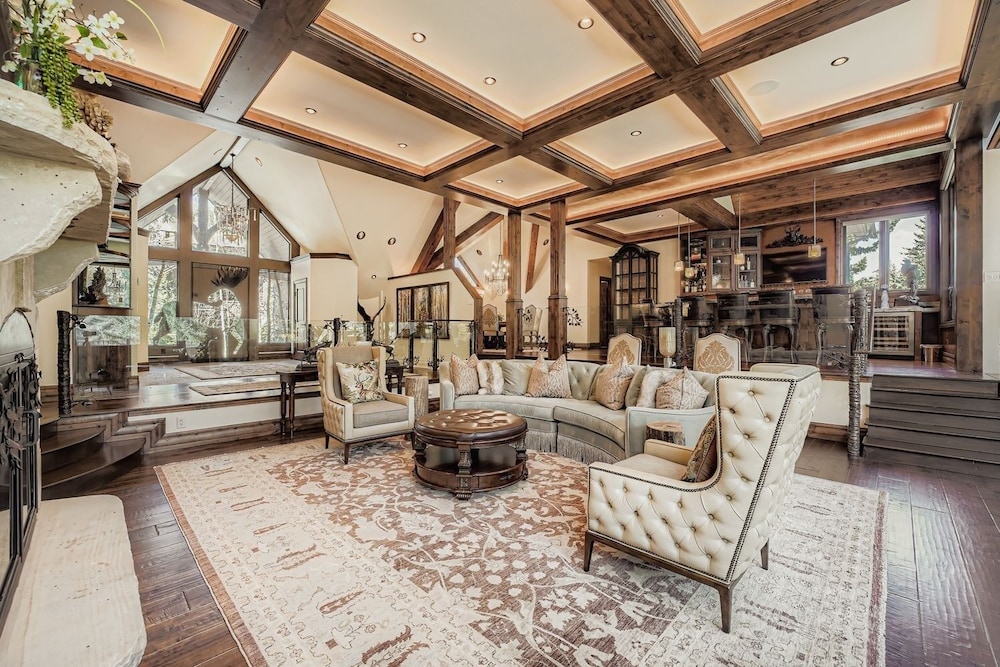 Fairway Drive Retreat 6 Bedroom Home