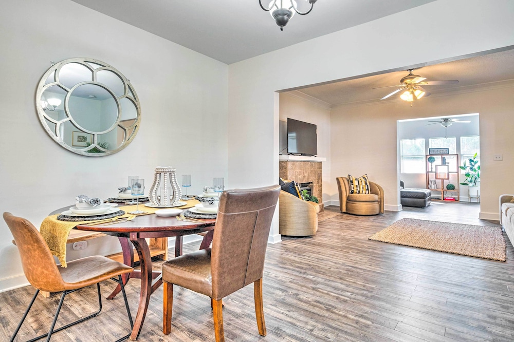 Near Family Fun! Centrally Located Indy Charmer view 3