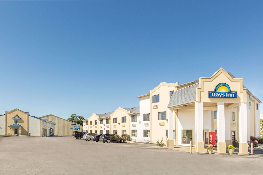 Effingham Vacations - Days Inn by Wyndham Effingham - Property Image 1