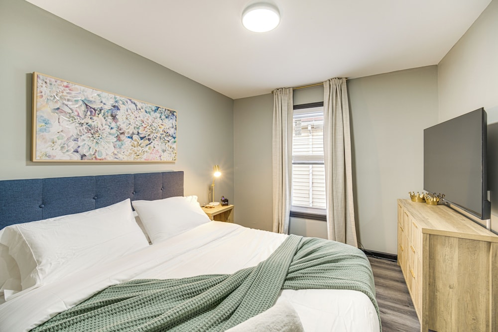 4 Mi to Dtwn: Modern Retreat w/ Yard in Cleveland